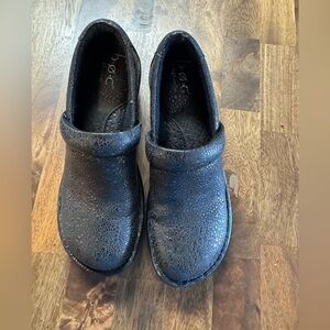 b.o.c. Textured Black clogs